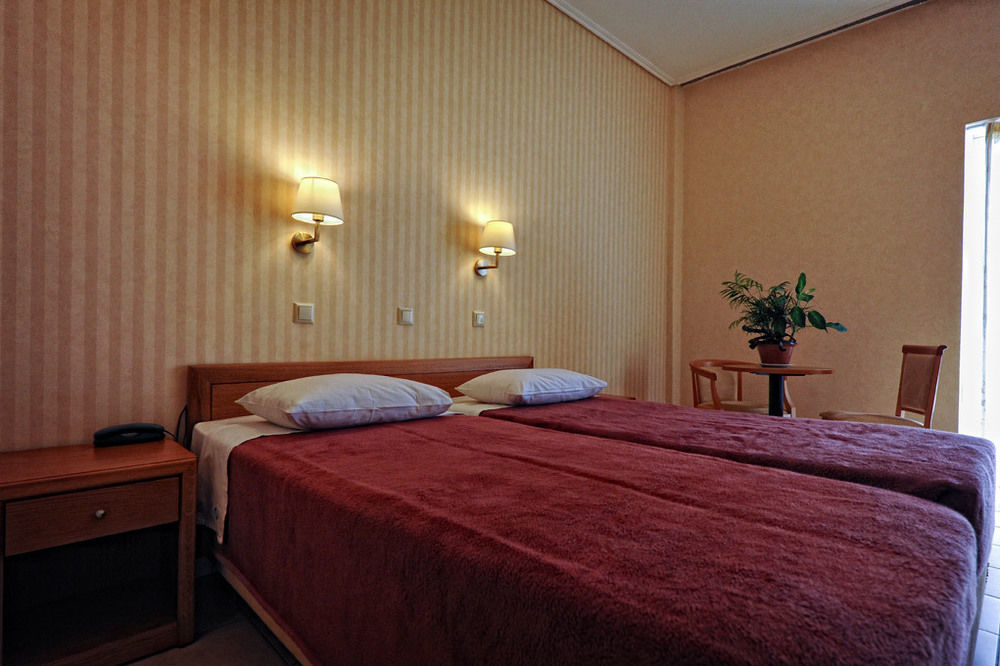 Hotel Ostria Kalamata Bagian luar foto