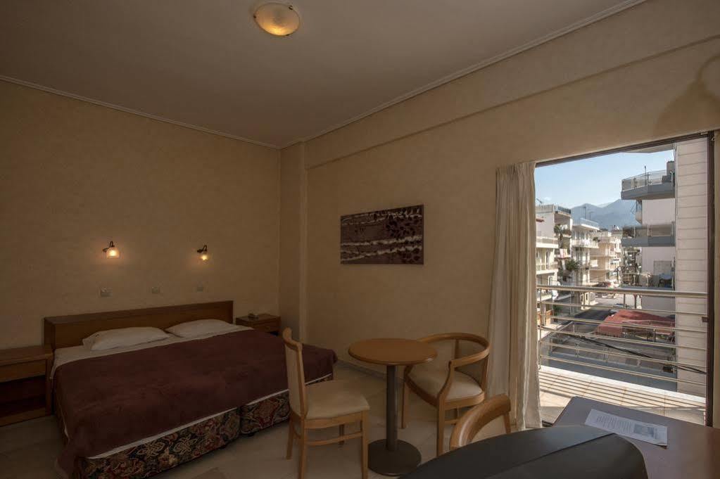 Hotel Ostria Kalamata Bagian luar foto