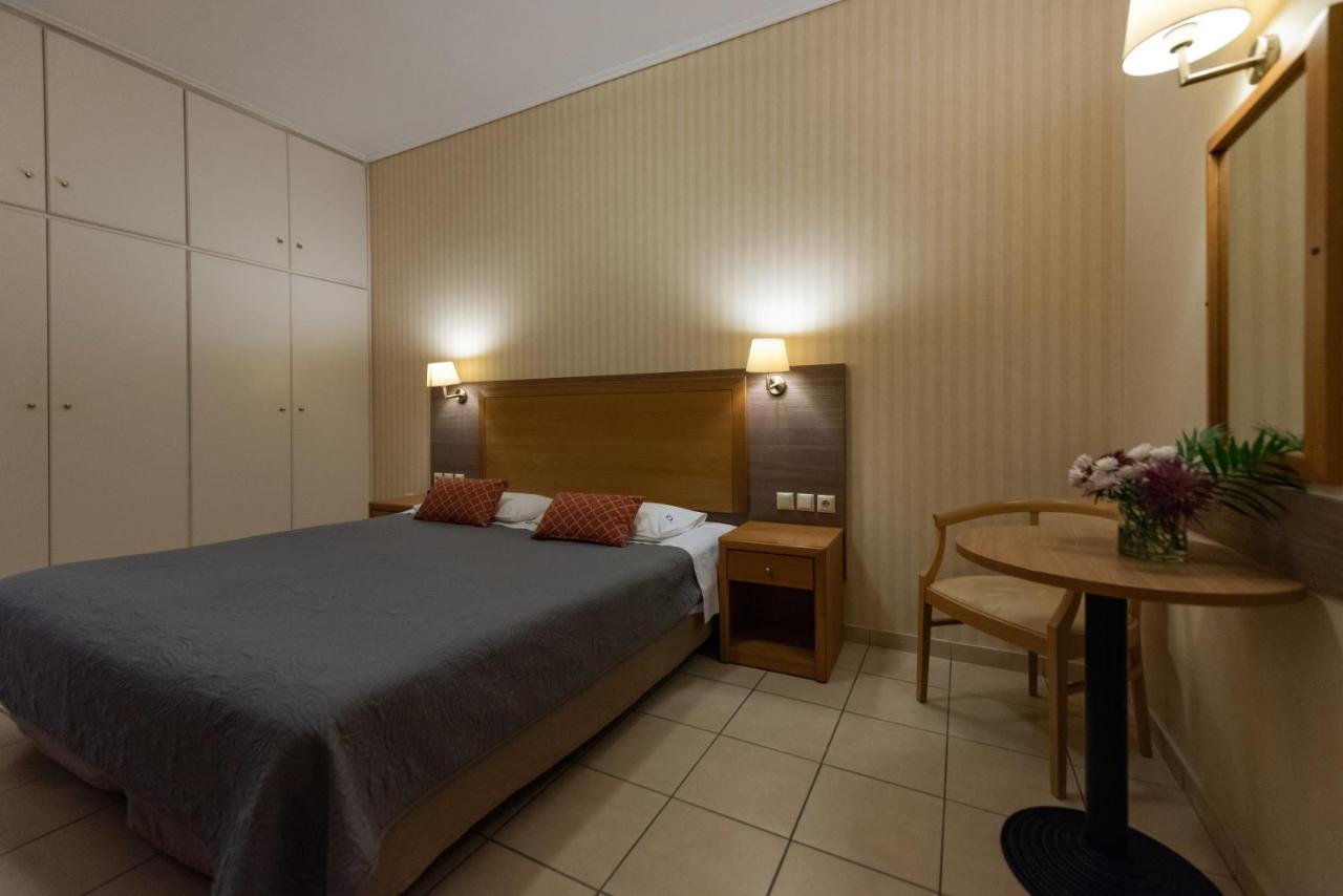 Hotel Ostria Kalamata Bagian luar foto