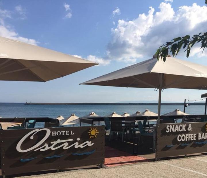 Hotel Ostria Kalamata Bagian luar foto